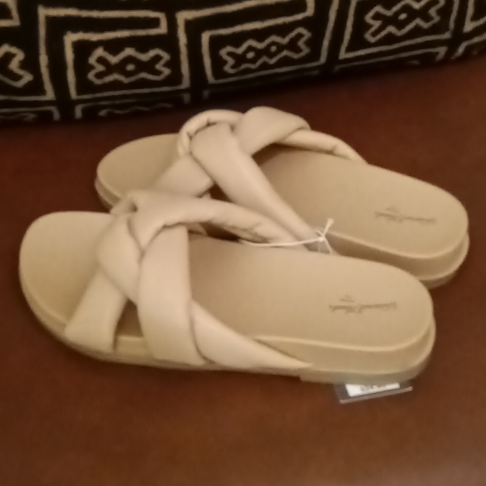 Universal Thread Cream Slides -Size 7 1/2
